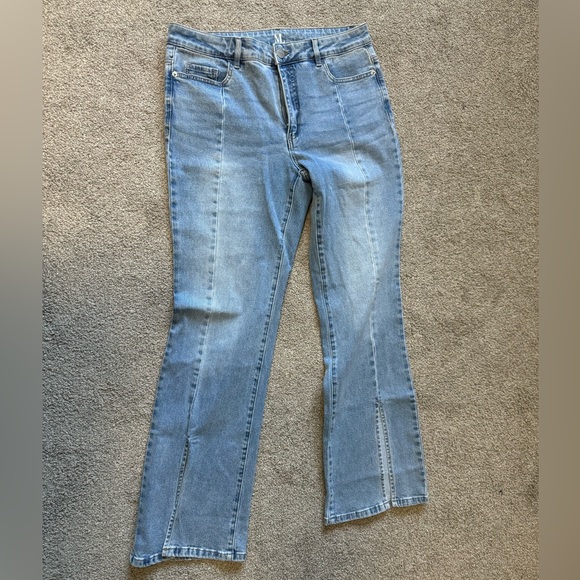 Bootcut jeans. - Picture 1 of 7